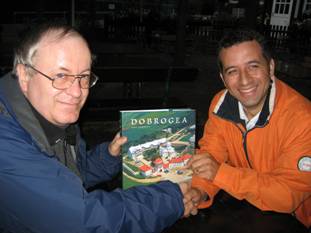 Georg mit Ion im Biergarten