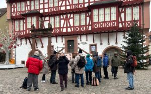 Vor dem Deutschen Goldschmiedehaus 300